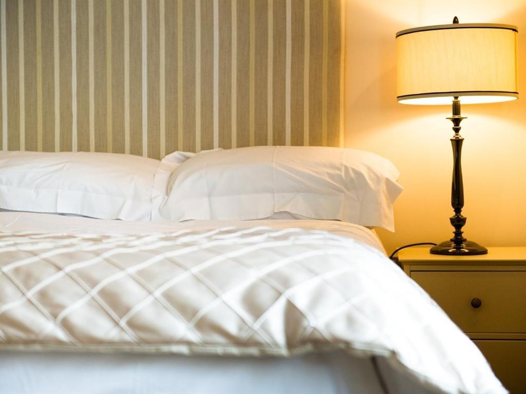 The Nags Head Hotell Montgomery Exteriör bild