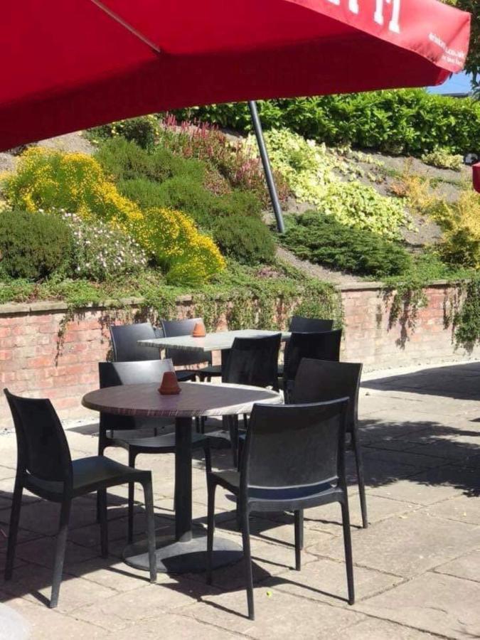 The Nags Head Hotell Montgomery Exteriör bild