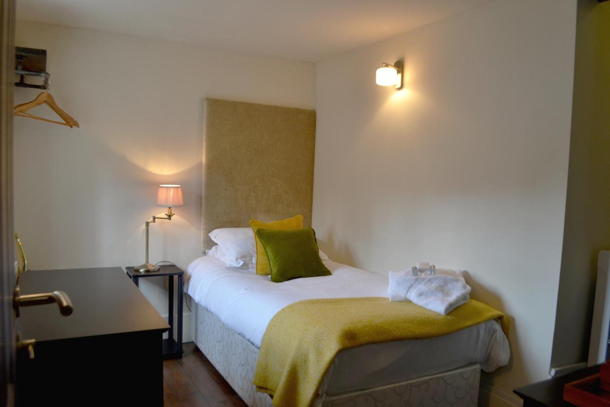 The Nags Head Hotell Montgomery Exteriör bild