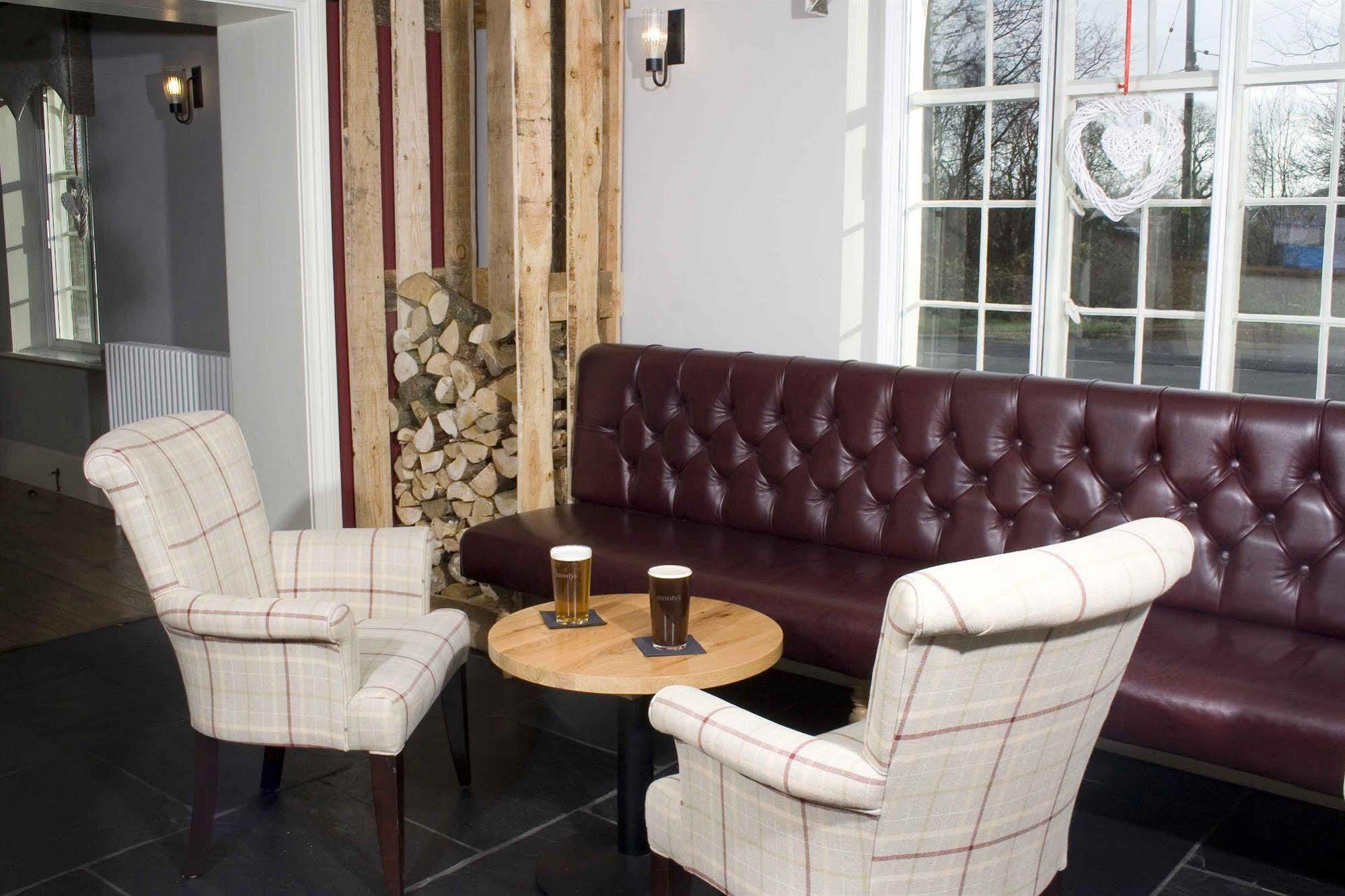 The Nags Head Hotell Montgomery Exteriör bild